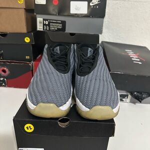 Jordan Future Low
Cool Grey